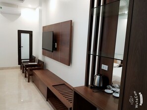 Room amenity - Toan Phuong Hostel (Ha Long)