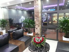 Área de estar no saguão