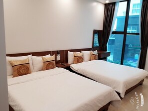 Minibar, desk, soundproofing, free WiFi - Toan Phuong Hostel (Ha Long)