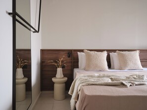 Minibar, in-room safe, desk, iron/ironing board - Gerakas Belvedere Hotel & Spa (Zakynthos)