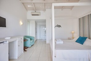 Two-Bedroom Apartment with Sea View | Minibar, in-room safe, desk, iron/ironing board - Gerakas Belvedere Hotel & Spa (Zakynthos)