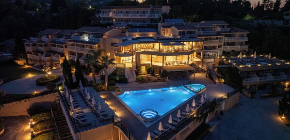 3 outdoor pools, open 9:00 AM to 7:00 PM, pool umbrellas, pool loungers