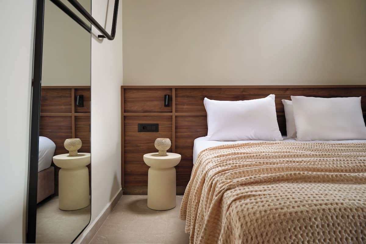 Comfort Room with Garden View | Minibar, két bảo mật tại phòng, bàn, bàn ủi/dụng cụ ủi quần áo
