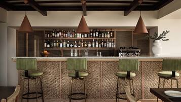 2 bares o lounges, bar junto a la alberca, bar en la playa