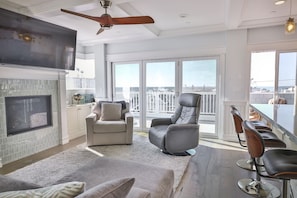 great room - New Cape Beach House With Whitewater Ocean Views & Just 3 blocks from the Beach (Hermosa Beach)
