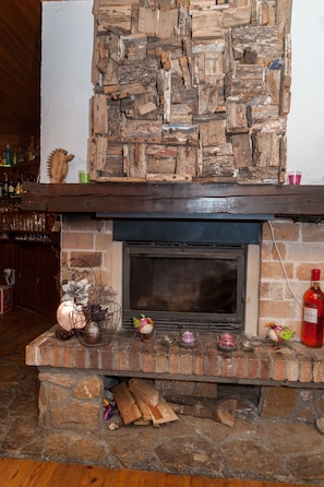 Fireplace - Les Agapes de l'Arzelier (Chateau-Bernard)