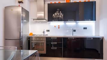 Apartment (1 Bedroom) | Private kitchen | Fridge, stovetop, cookware/dishes/utensils