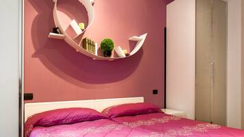 Apartment (1 Bedroom) | 1 bedroom, individually decorated, individually furnished, desk