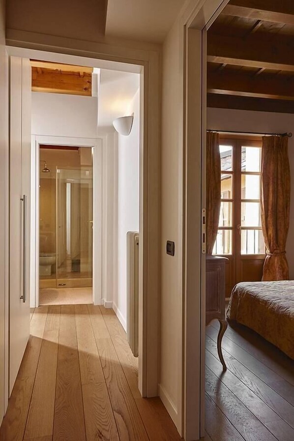 Apartment, 2 Schlafzimmer, 2 Bäder | 2 Schlafzimmer, Schreibtisch, Bügeleisen/Bügelbrett, kostenloses WLAN