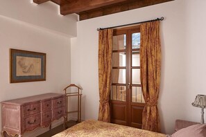 Apartment, 2 Bedrooms, 2 Bathrooms | 2 bedrooms, desk, iron/ironing board, free WiFi - JOIVY Charming Apt Centre of Como (Como)