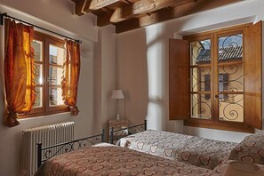 Apartment, 2 Bedrooms, 2 Bathrooms | 2 bedrooms, desk, iron/ironing board, free WiFi - JOIVY Charming Apt Centre of Como (Como)