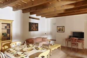 Apartment, 2 Bedrooms, 2 Bathrooms | Living area | Flat-screen TV - JOIVY Charming Apt Centre of Como (Como)