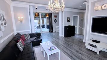 Apartemen Deluks | Area keluarga | TV layar datar