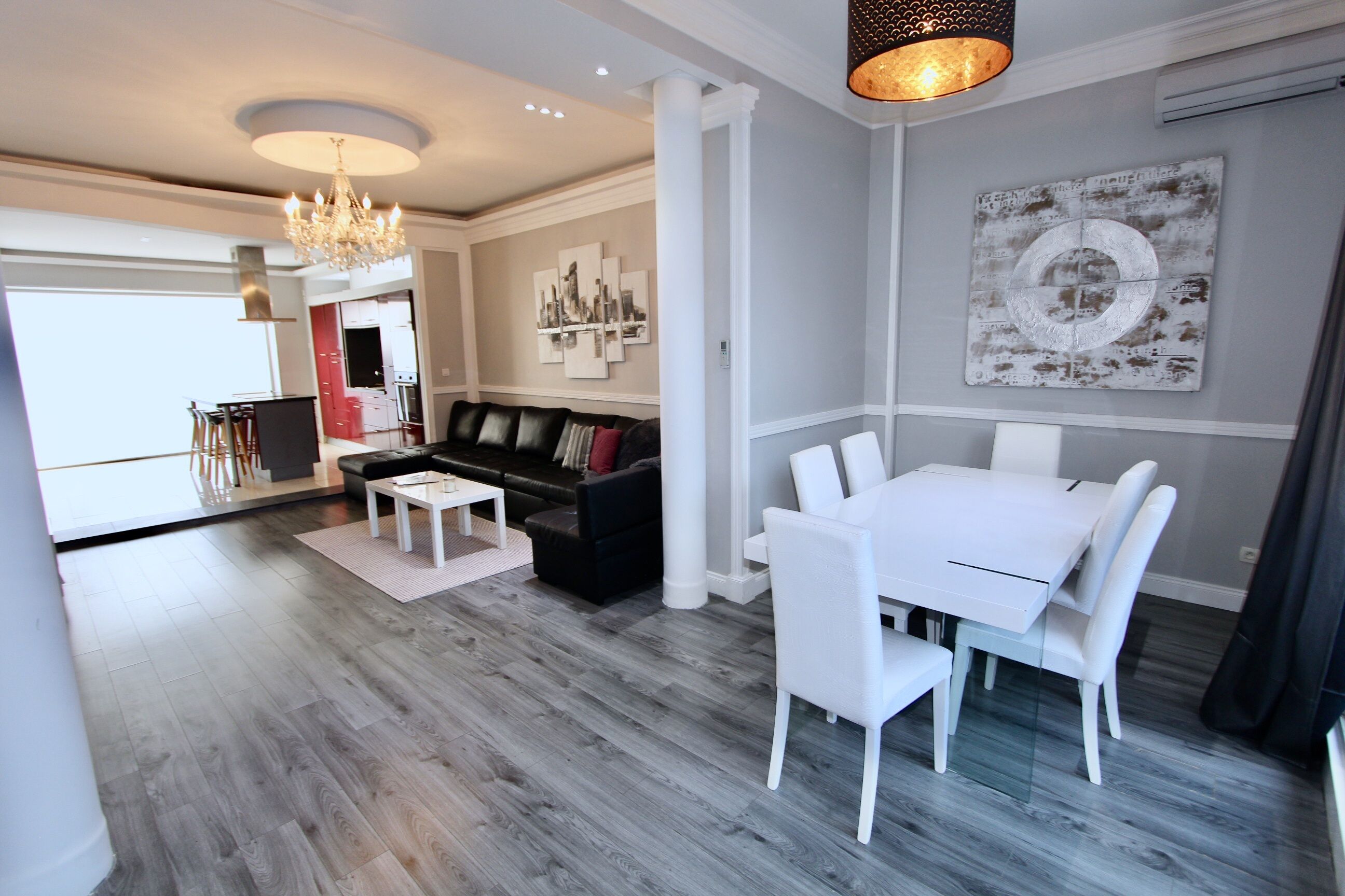 Deluxe Apartment | Living room | Flat-screen TV