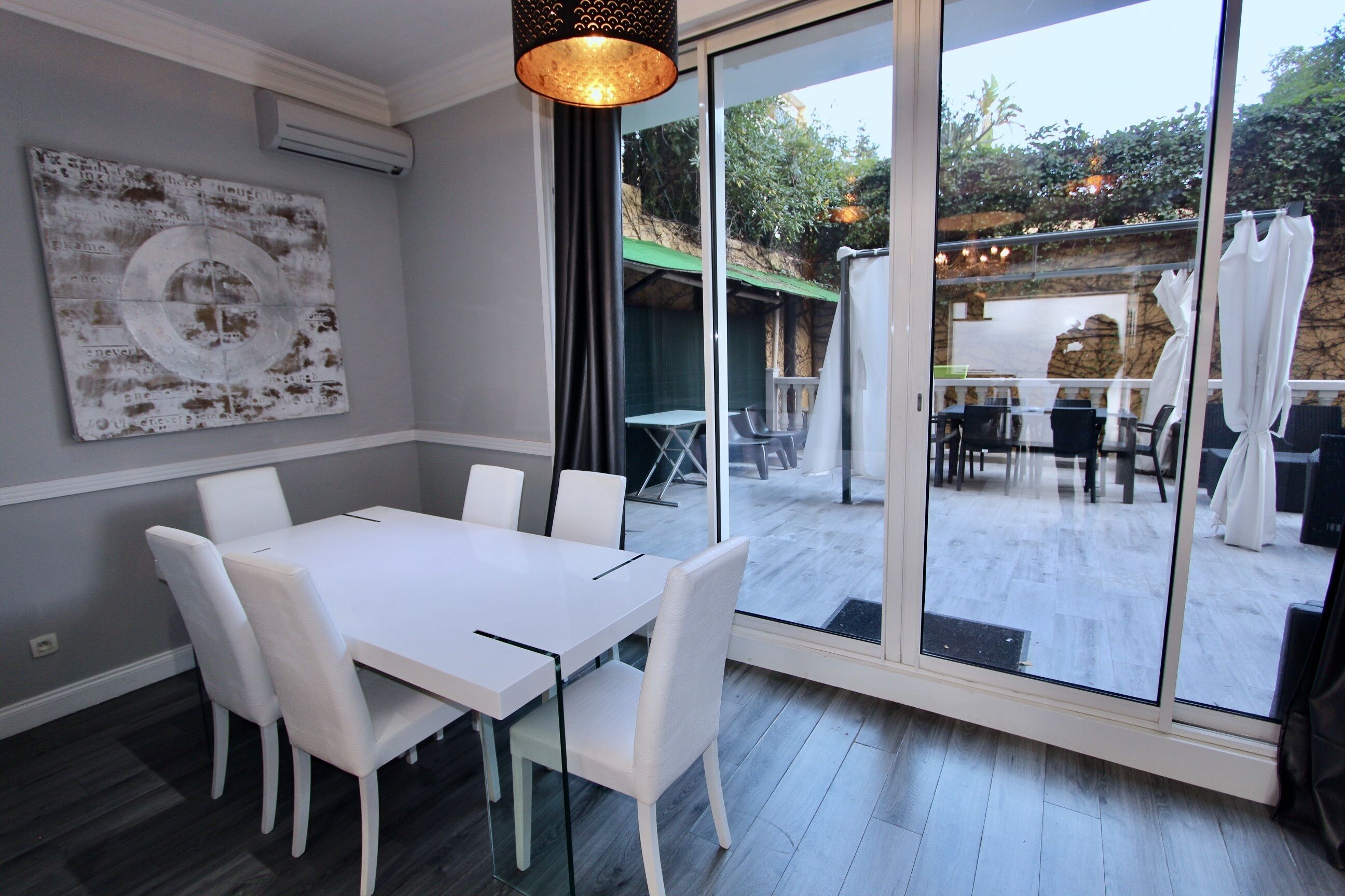 Deluxe appartement | Woonkamer | Flatscreentelevisie