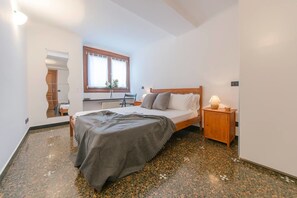2 bedrooms, iron/ironing board, free WiFi, bed sheets - JOIVY Appartamento Regio Sulla Cattedrale (Genoa)