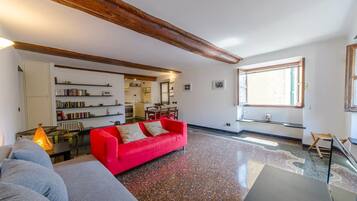 Apartment, 2 Bedrooms | Living room | 20-inch TV with digital channels