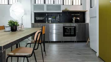 Apartment, 1 Bedroom | Private kitchen | Fridge, oven, stovetop, cookware/dishes/utensils