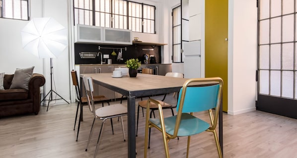 Apartment, 1 Schlafzimmer | Essbereich im Zimmer