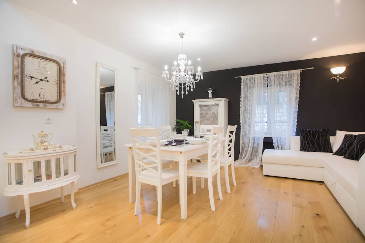 City maisonnette, 2 slaapkamers | Woonruimte | Een flatscreentelevisie