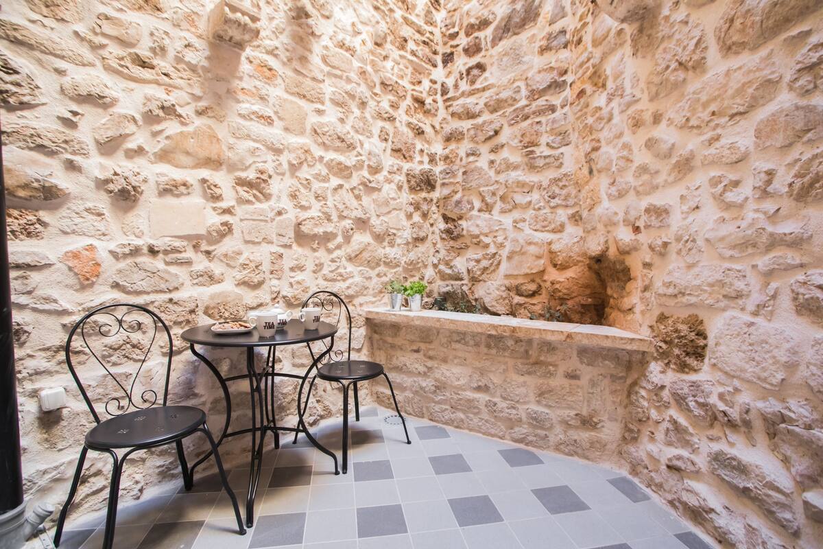City Apartment, Ground Floor | Garden view