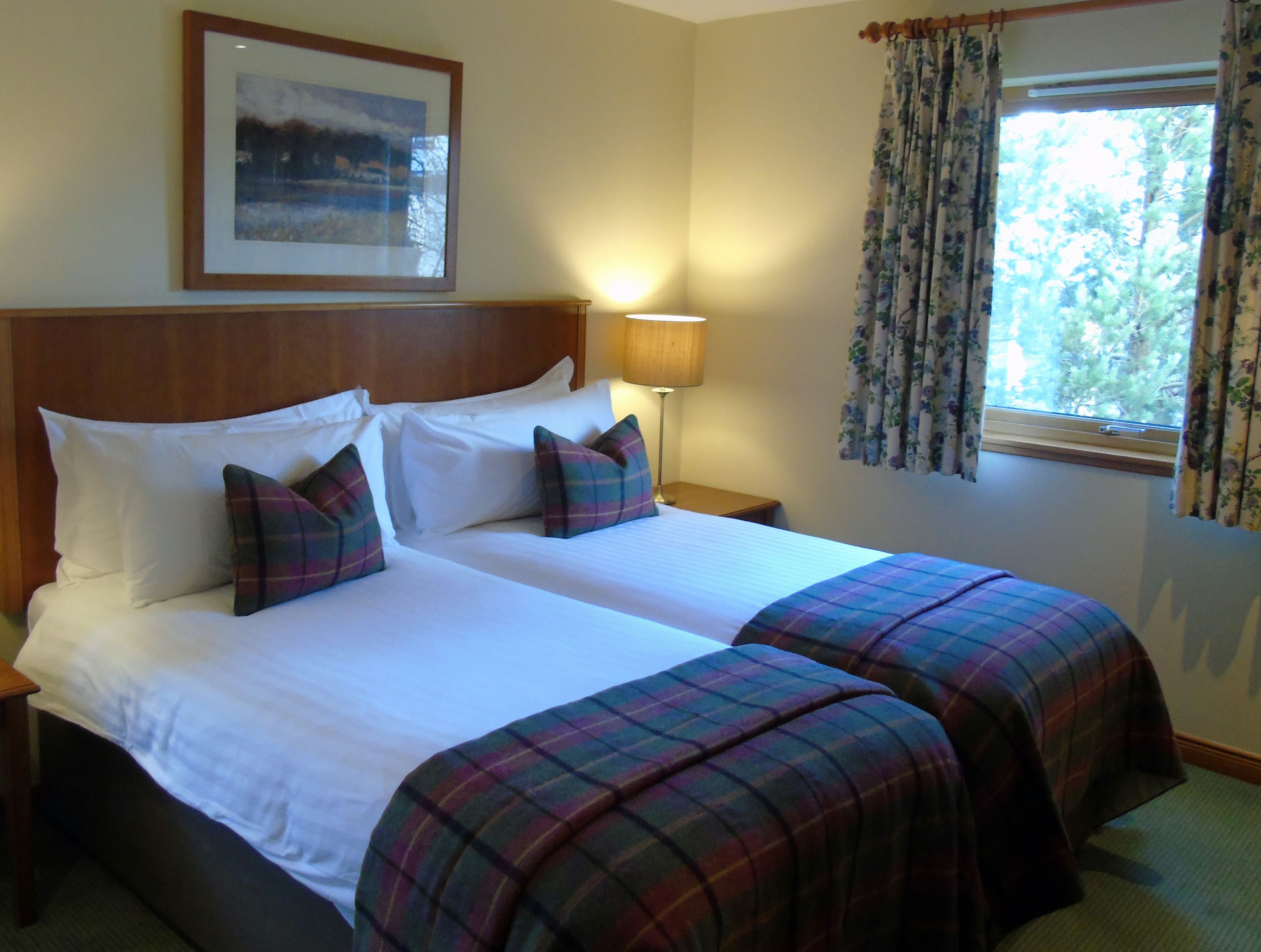 Zimmersafe, Schreibtisch, kostenloses WLAN, Bettwäsche