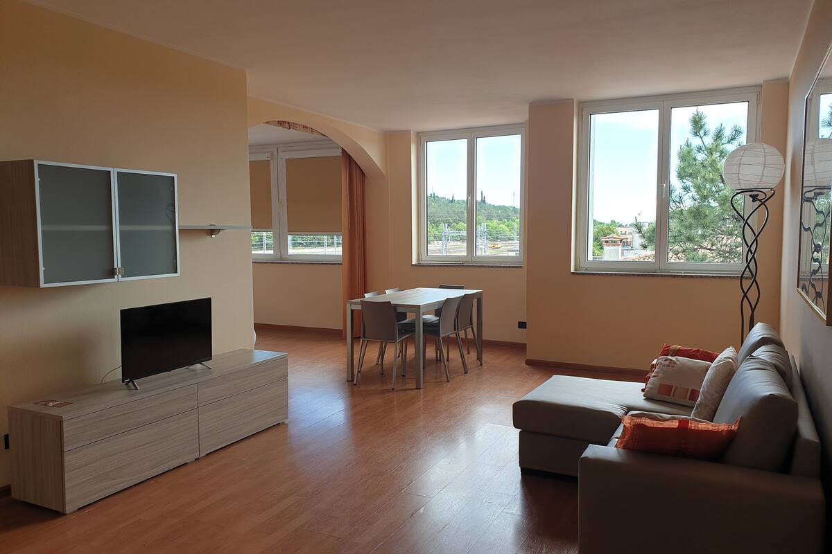Deluxe Suite | Minibar, free WiFi, bed sheets, wheelchair access