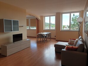 Deluxe Suite | Minibar, free WiFi, bed sheets, wheelchair access - RistHotel Airport (Fogliano Redipuglia)