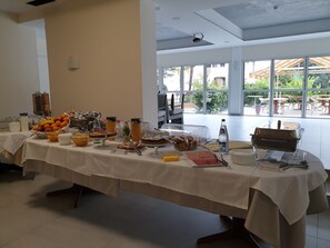 Desayuno buffet incluido todos los días