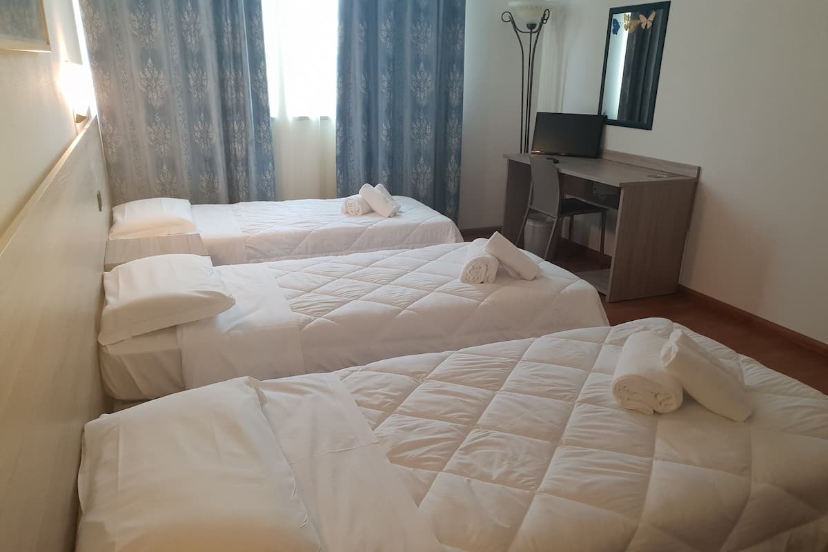 Deluxe Triple Room | Minibar, free WiFi, bed sheets, wheelchair access