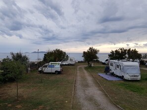 Tenda (Campsite. No bed provided. Bring tent) | Area per barbecue/picnic