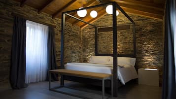 Habitación Deluxe, 1 cama Queen size (Dúas Augas) | Escritorio, cortinas blackout y wifi gratis