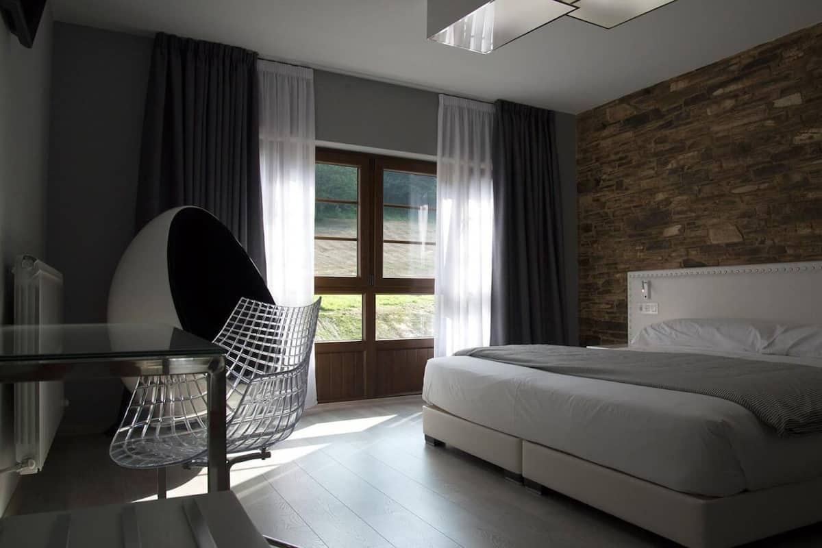 Chambre Deluxe, 1 très grand lit (Xanela) | Bureau, rideaux occultants, Wi-Fi gratuit