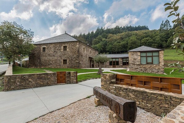 숙박 시설 정면