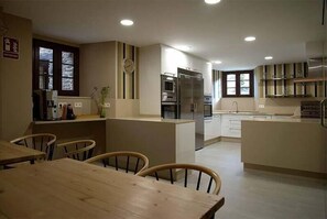 Daily continental breakfast (EUR 7.5 per person)