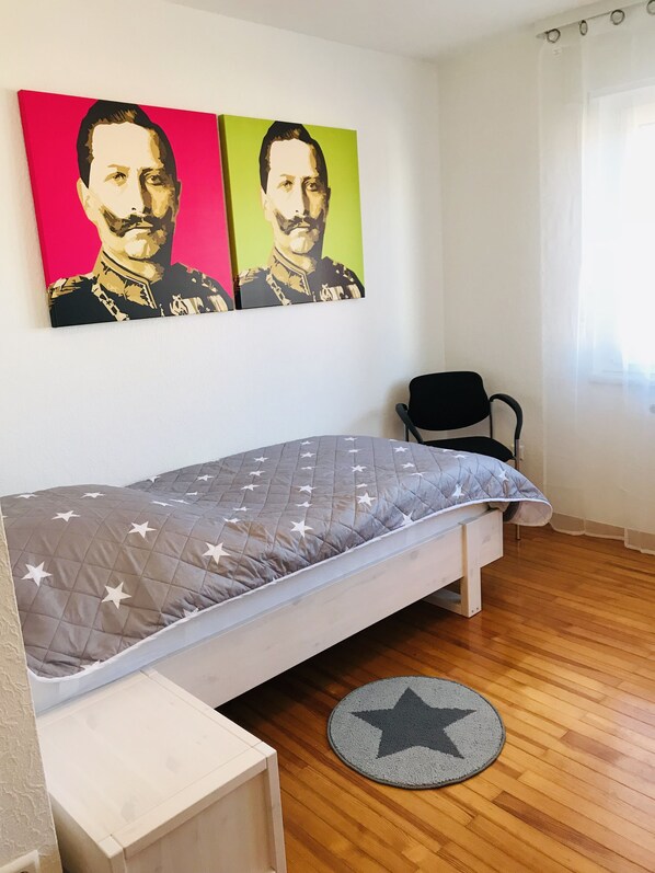 Chambre Simple, salle de bains commune