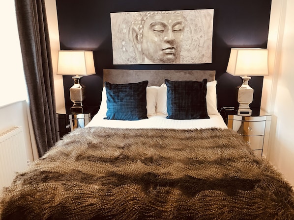 2 chambres, literie hypoallergénique, décor unique, ameublement unique