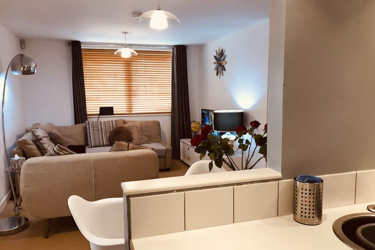 2 bedrooms, hypo-allergenic bedding, individually decorated