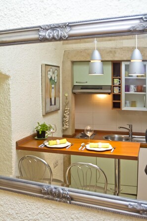 City Studio | Private kitchenette | Fridge, stovetop, coffee/tea maker, electric kettle - Apartment Toma (Sibenik)