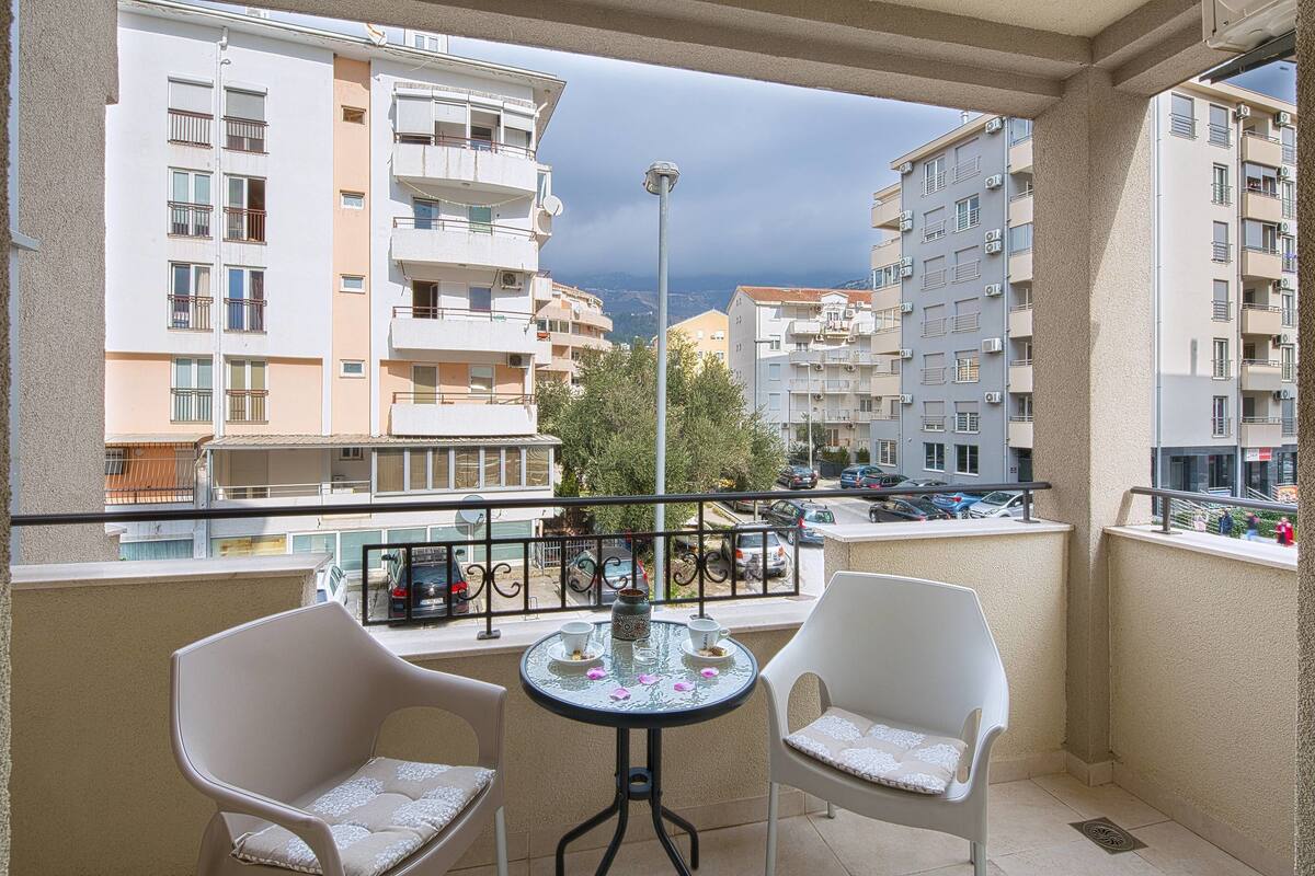 Classic Twin Room | Balcony
