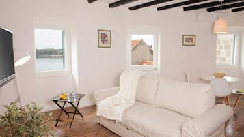 Apartemen Kota, pemandangan laut | 1 kamar tidur, meja kerja, dan setrika/meja setrika