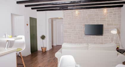 A&E Apartment - Near Cathedral of St James