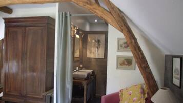 Family Room, Multiple Beds, Non Smoking | Individually decorated, individually furnished, free cribs/infant beds