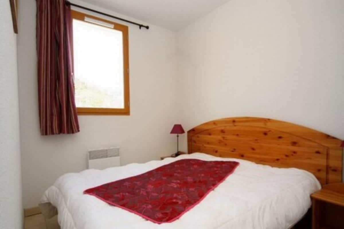 Blackout curtains, free cots/infant beds