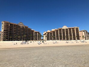 On the beach, sun-loungers - TRUE BEACH FRONT PARADISE, FREE SUNSETS!, YOU'LL LOVE IT FOREVER... (Puerto Peñasco)