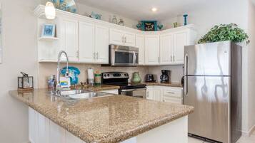 冰箱、微波炉、烤箱、炉灶