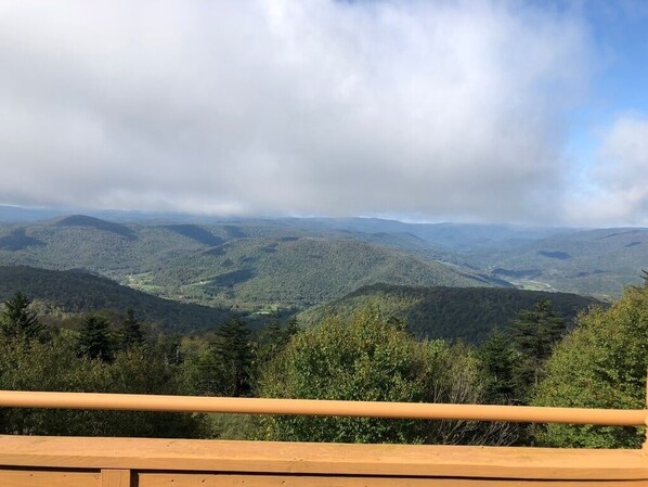 Property grounds - Perfect For Large Families & Groups - Excellent Location (Snowshoe)