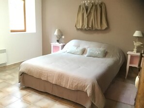 Double Room, 1 Double Bed, Non Smoking | Individually decorated, individually furnished, blackout curtains - Le rêve d'Emma Chambres d'hôtes (Plan-d'Orgon)