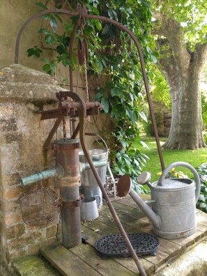 Exterior detail - Le rêve d'Emma Chambres d'hôtes (Plan-d'Orgon)
