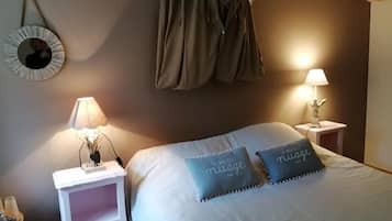 Double Room, 1 Double Bed, Non Smoking | Individually decorated, individually furnished, blackout drapes